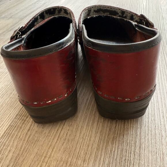 Dansko Women’s 36 / US 6 Mary Jane Clogs Dark Red - Picture 9 of 10
